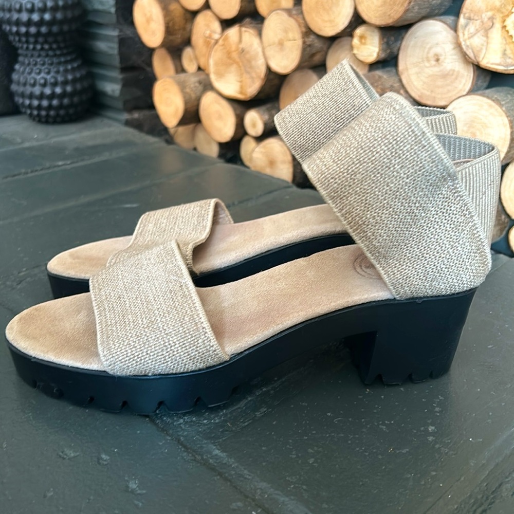 Tory Burch cream heeled sandals. Size 7. Brand- Tory Burch